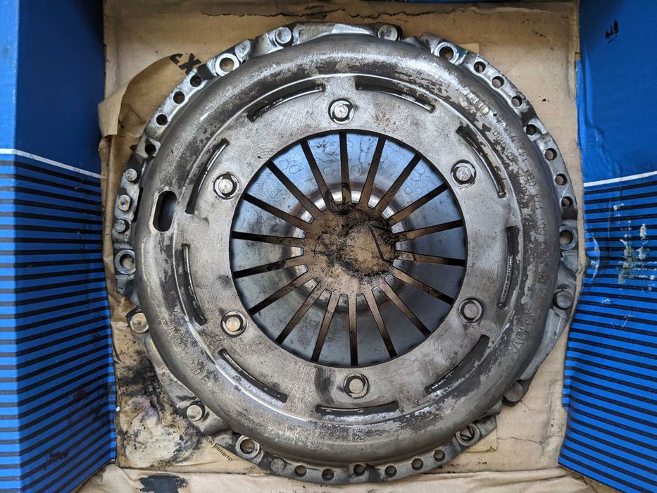 Маховик і комплект зчеплення audi a4b8