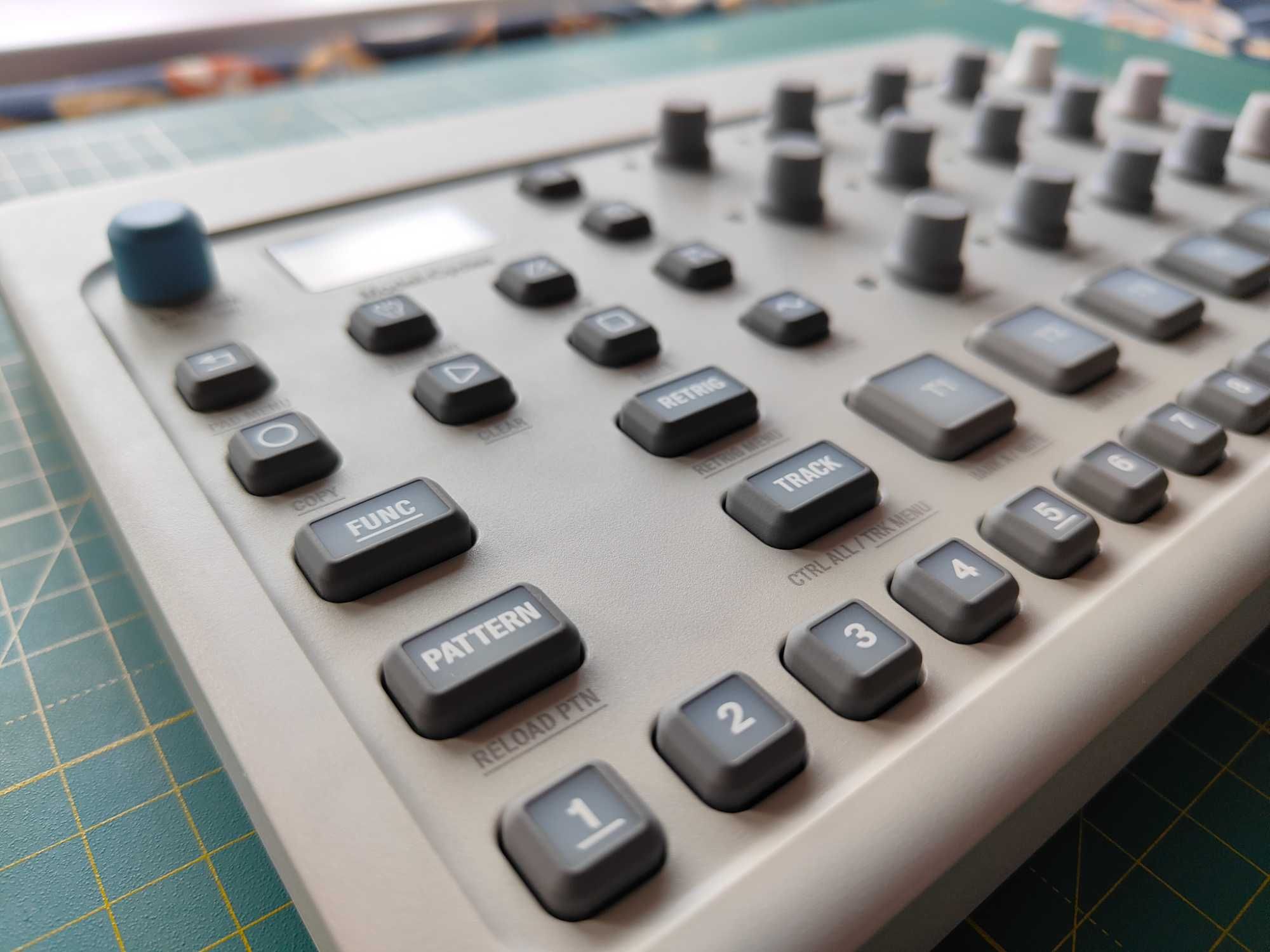 Elektron Model:Cycles + чохол | FM-синтезатор, драм-машина, грувбокс