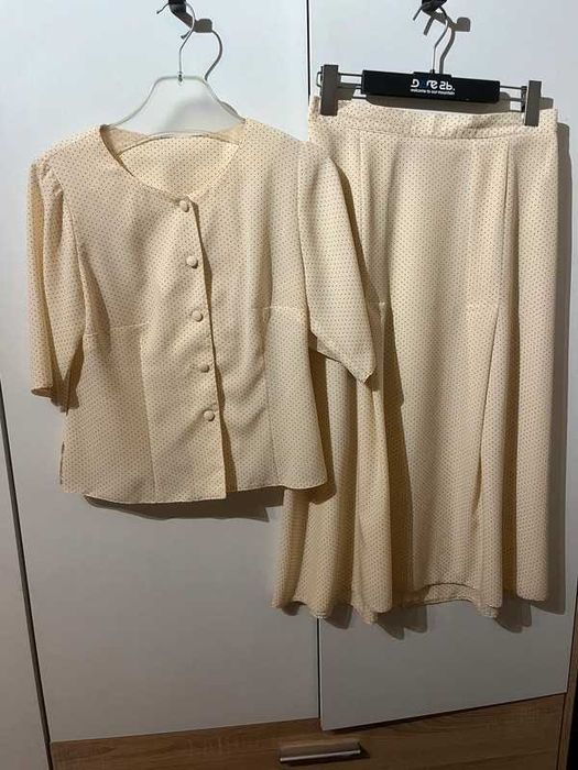 Elegancki damski komplet beżowy w kropki S