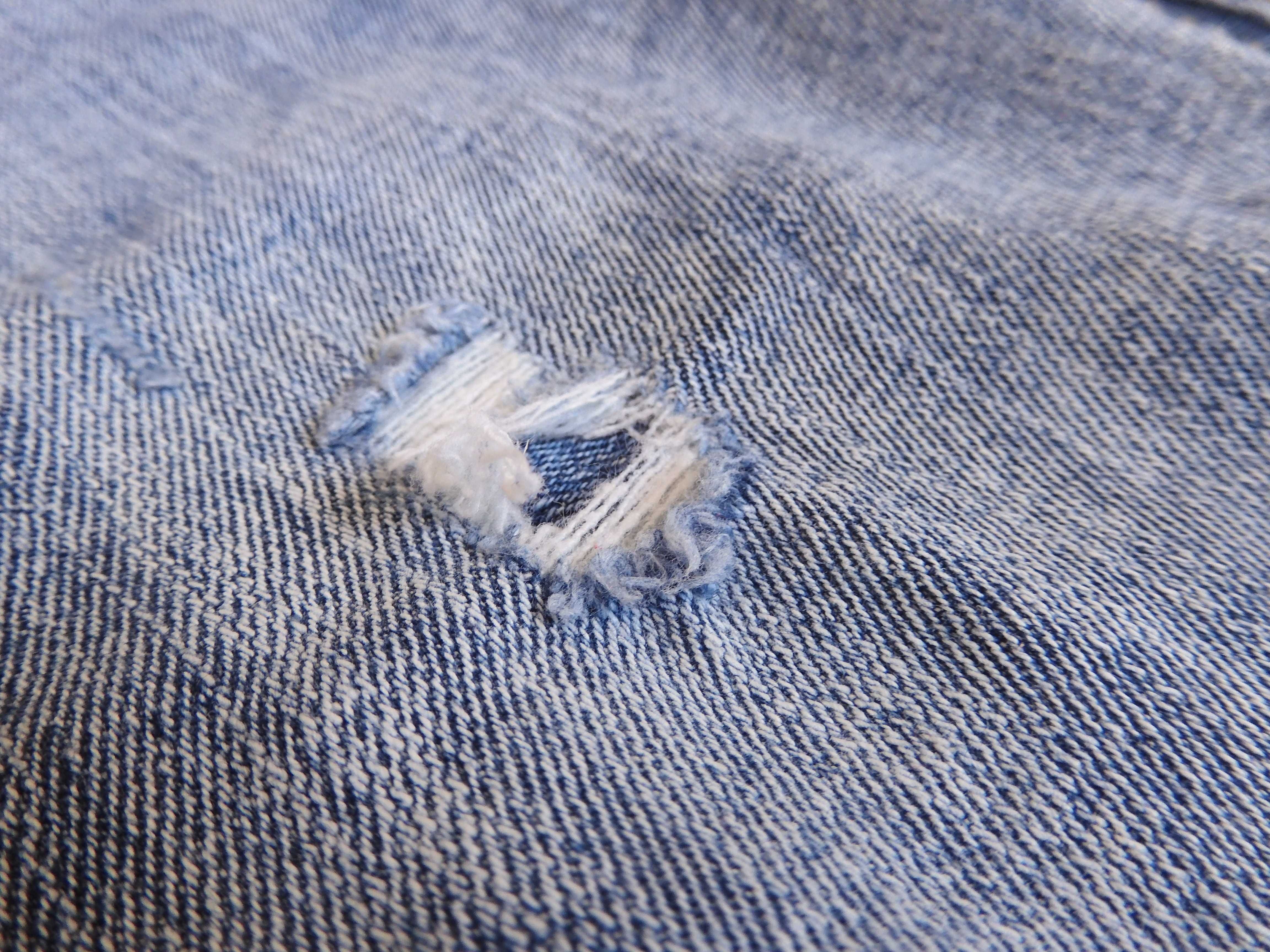 Jeansy chłopięce Slim fit marki ZARA przecierane