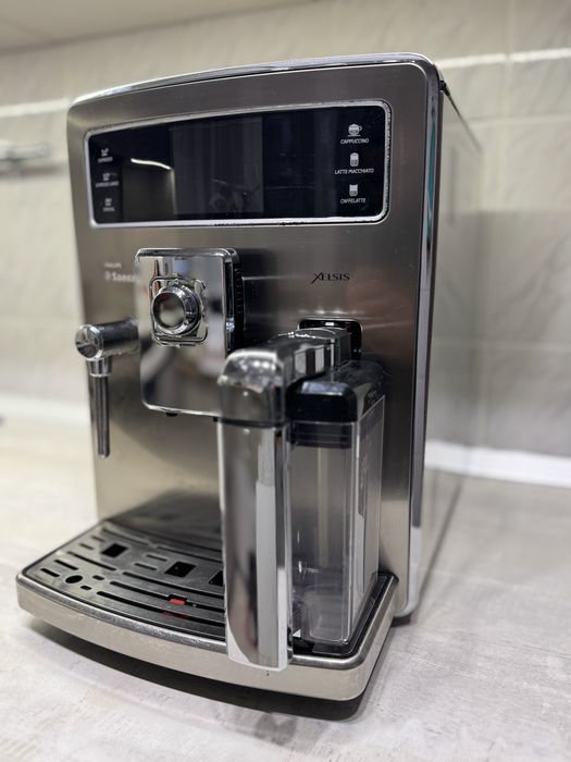 Кавомашина Philips Saeco Xelsis. Кавова машина з молочником