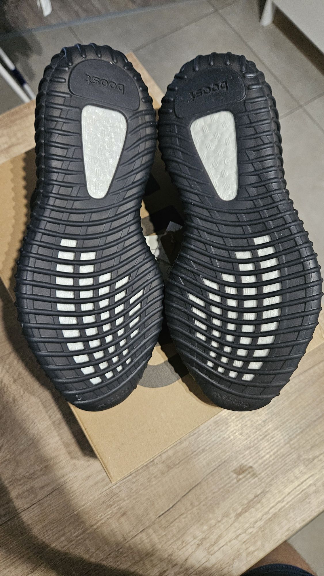YEEZY BOOST v2 ONYX rozmiar 41 1/3 US 8 stan DS