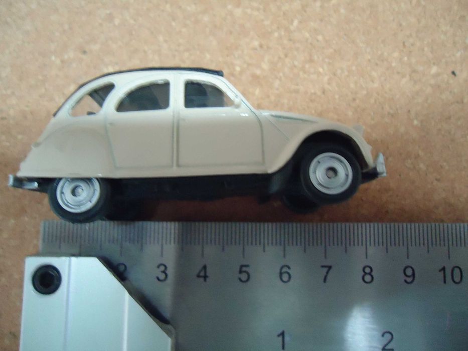 Vários brinquedos