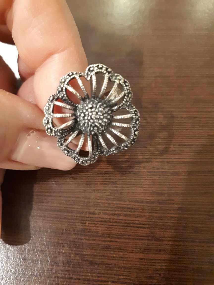 pierścionek srebrny kwiatek