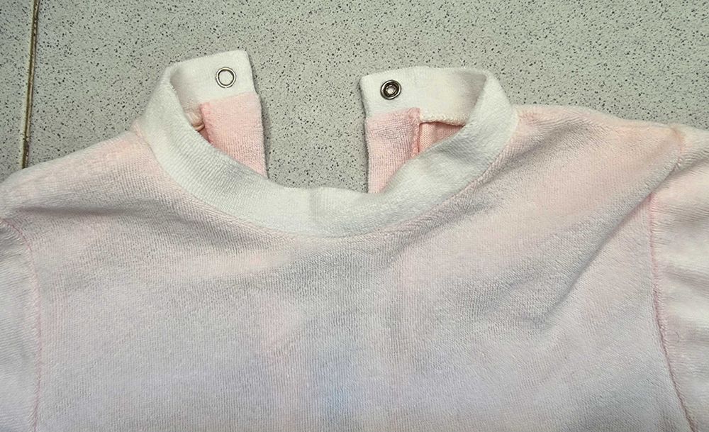 Babygrow cor-de-rosa com o desenho de um animal, 18 meses