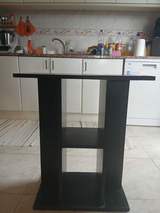 Aquário com móvel e acessórios