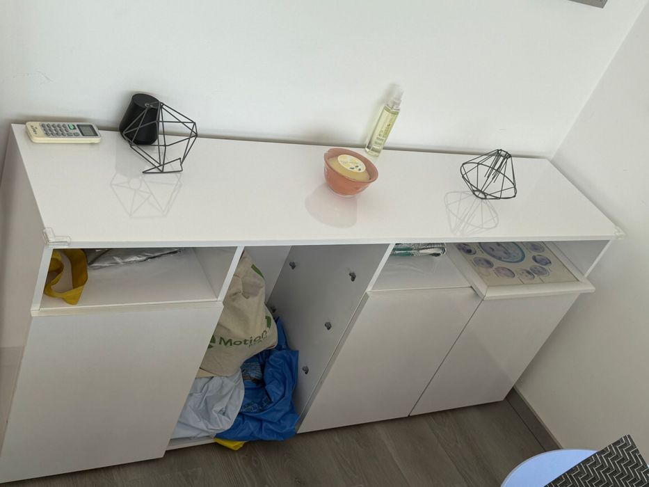 Móvel branco lacado