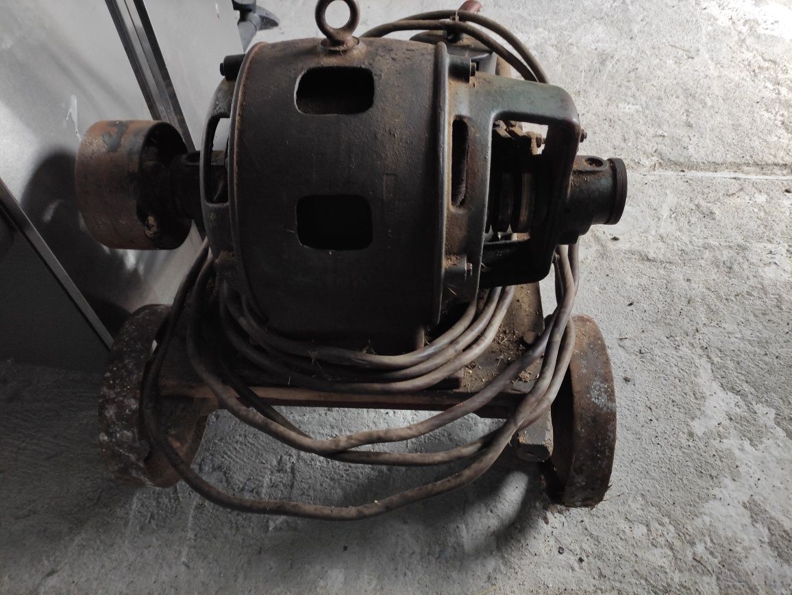 Stary silnik poniemiecki przedwojenny elektryczny DDR na siłę 380V 7,5