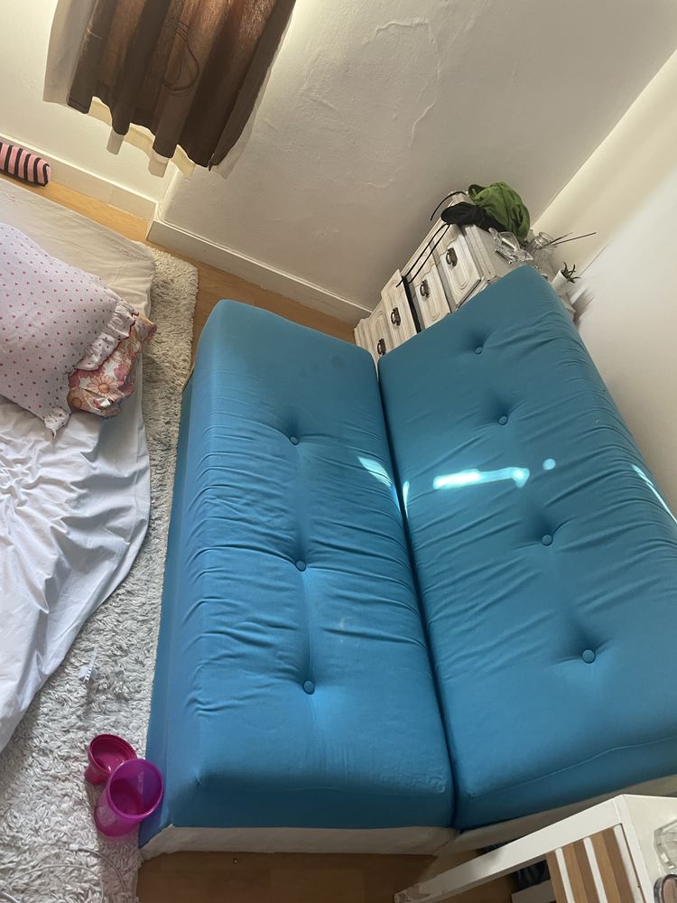 Sofa azul abre compacto