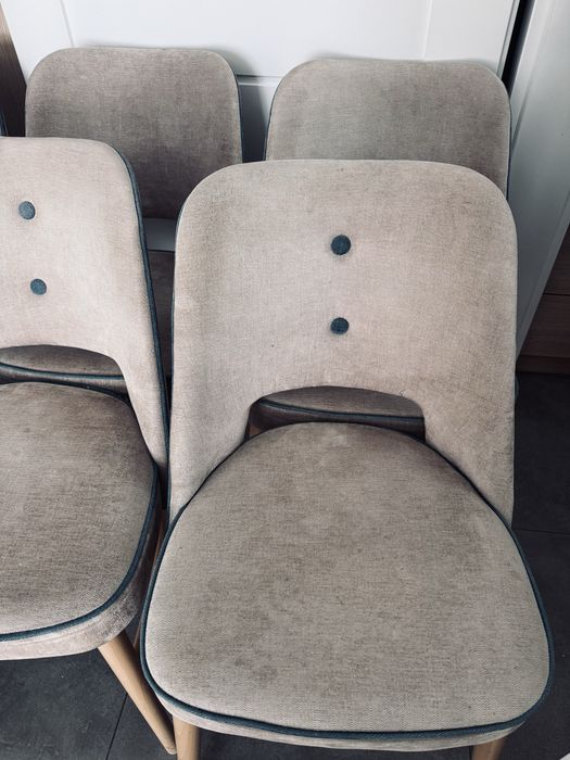 Krzesło krzesła fameg fotel shell tapicerowane taupe bezowe drewniane