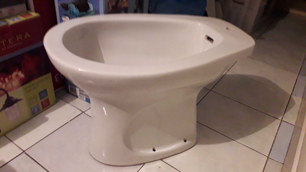 Bidet wolnostojący z baterią