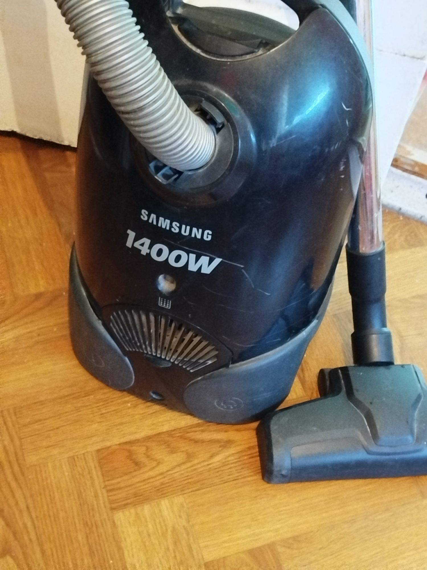 Пылесос Samsung  1400 w., полностью исправен.
