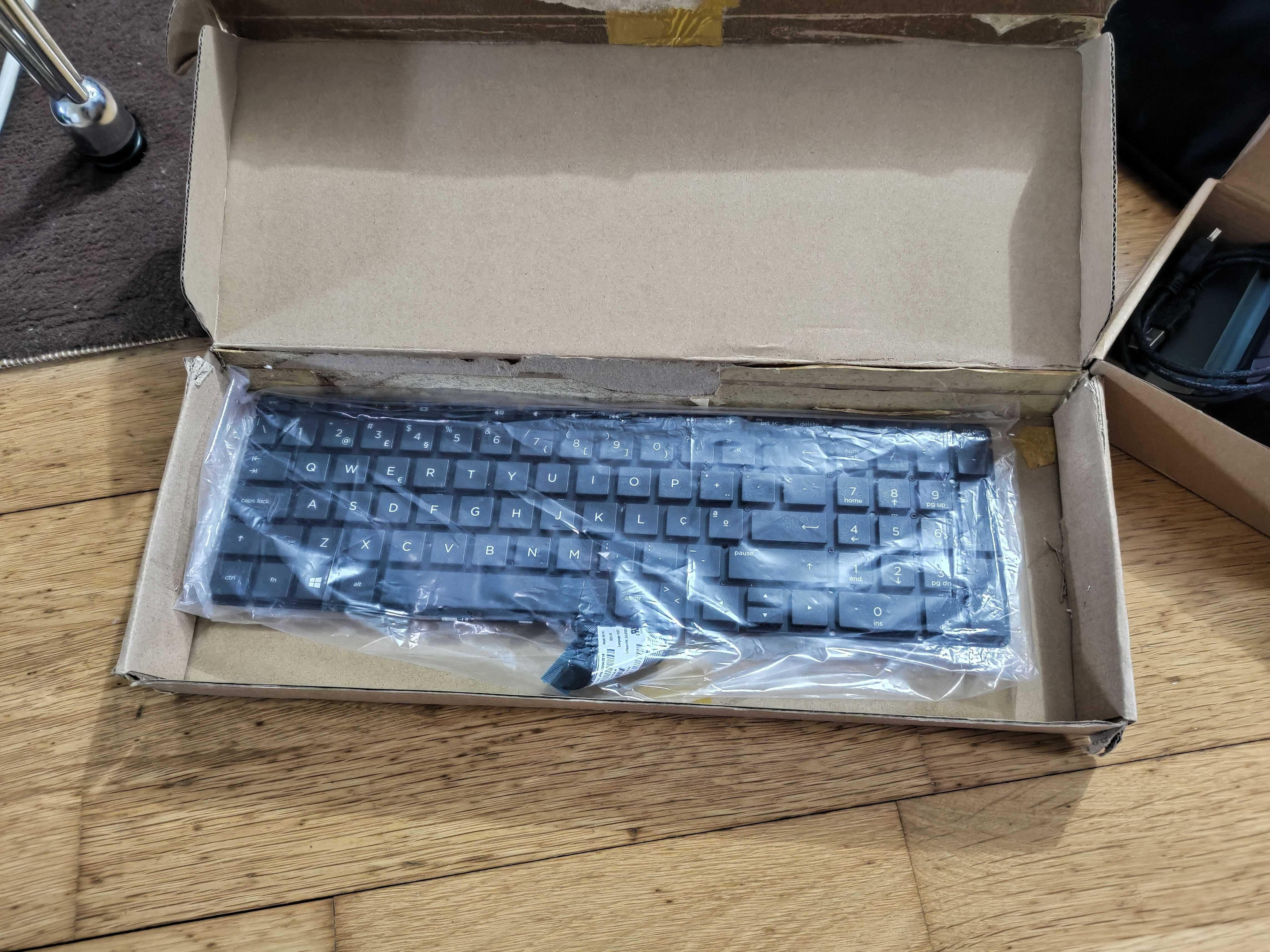 HP Laptop / Portátil com 24GB RAM e 512GB M2 SSD (com Vários Extras)