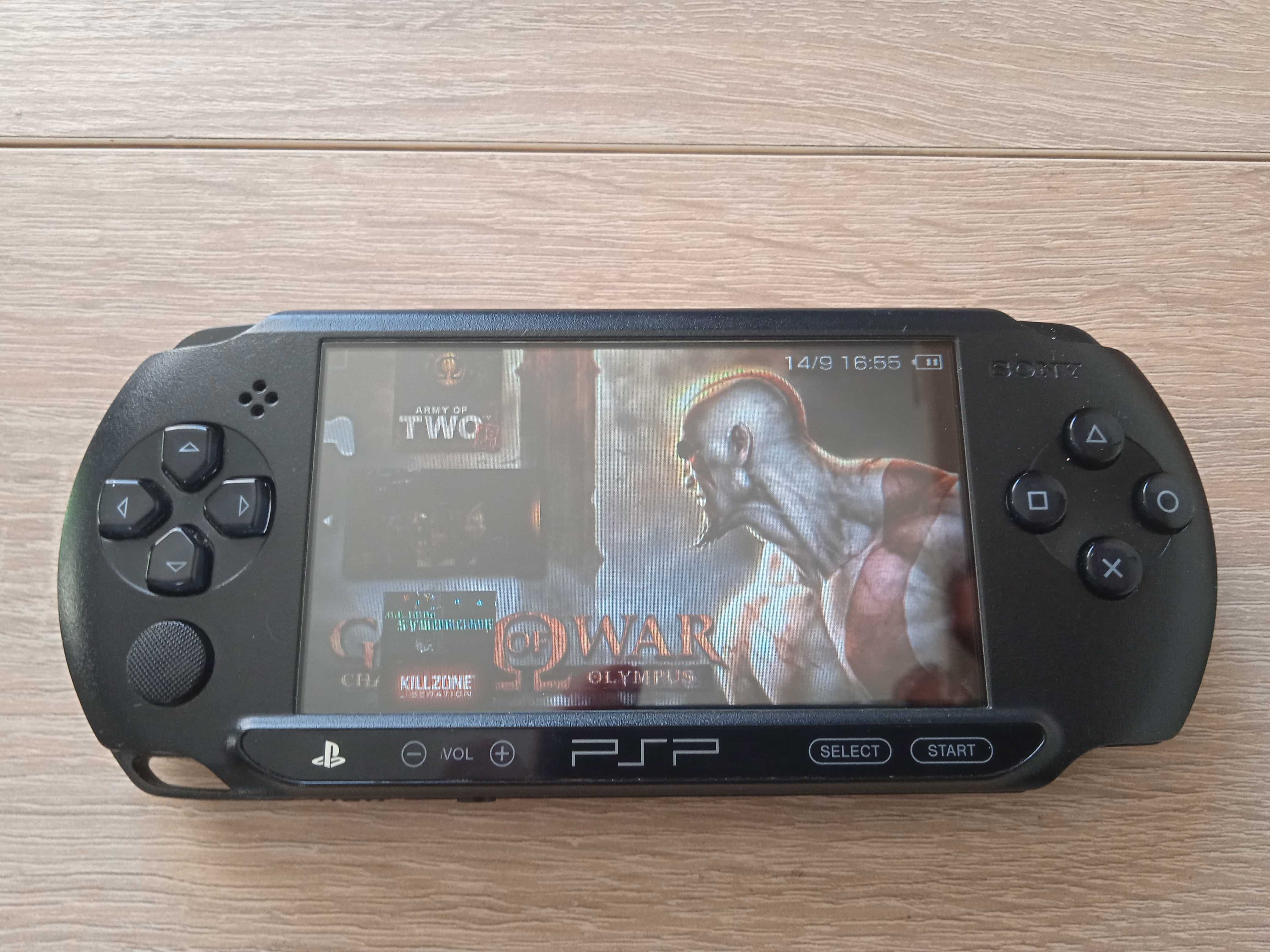 Продам игровую приставку PSP E-1004.