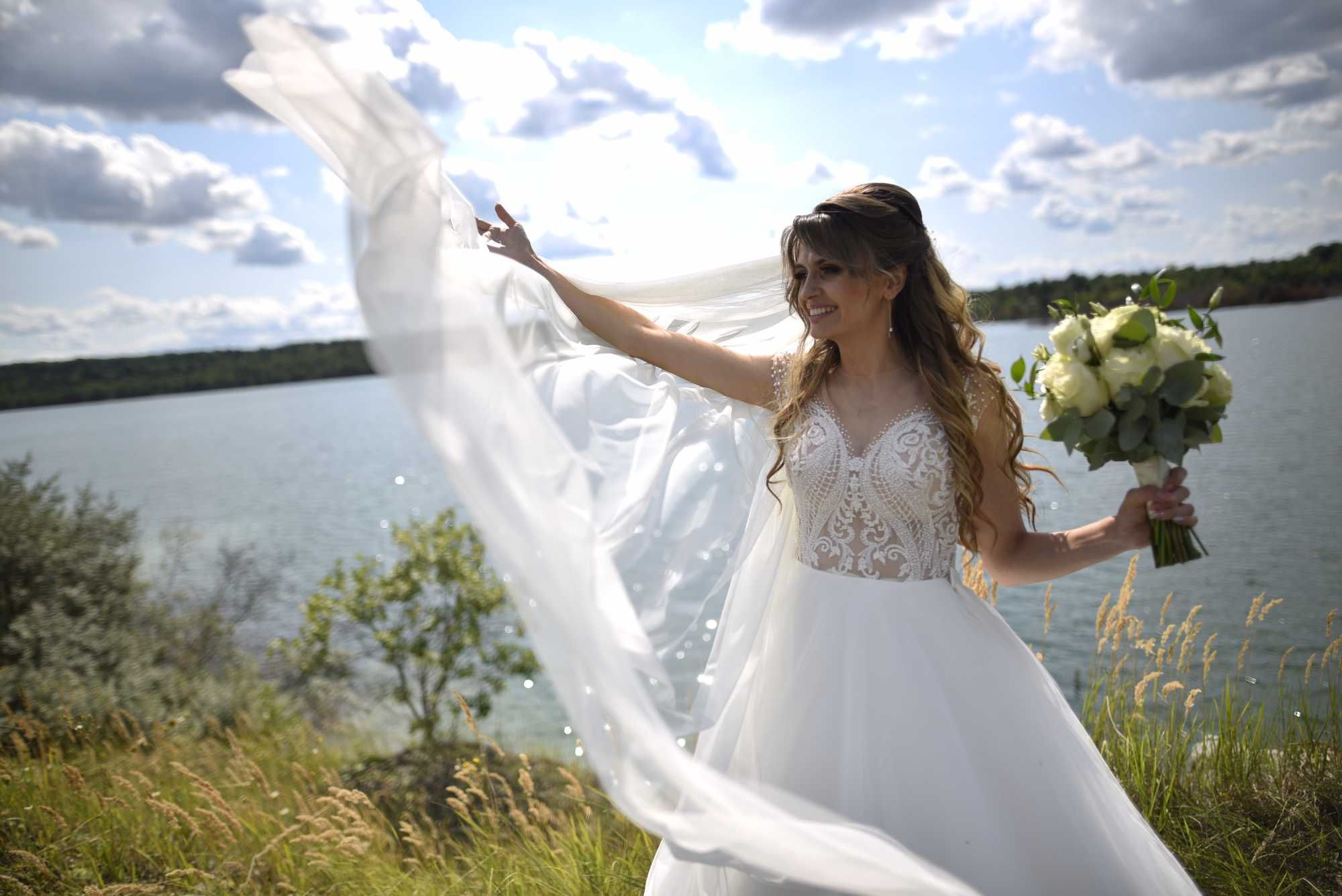 Весільна сукня, з глітером, розмір 42-44