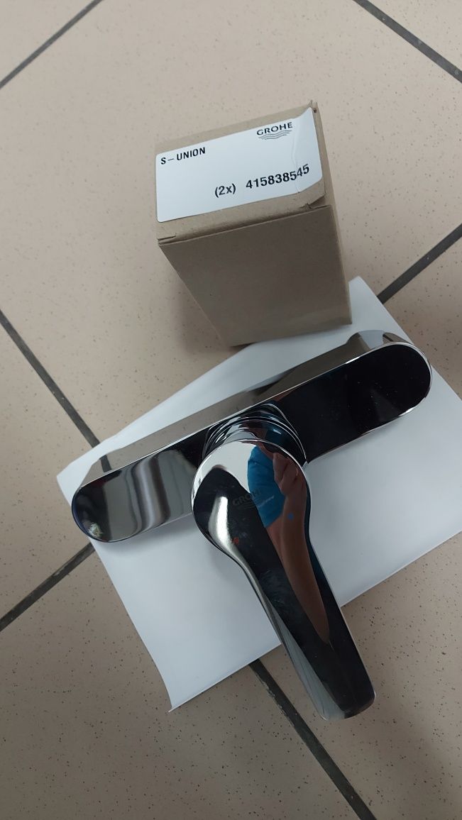 Bateria Grohe pod słuchawkę prysznicową