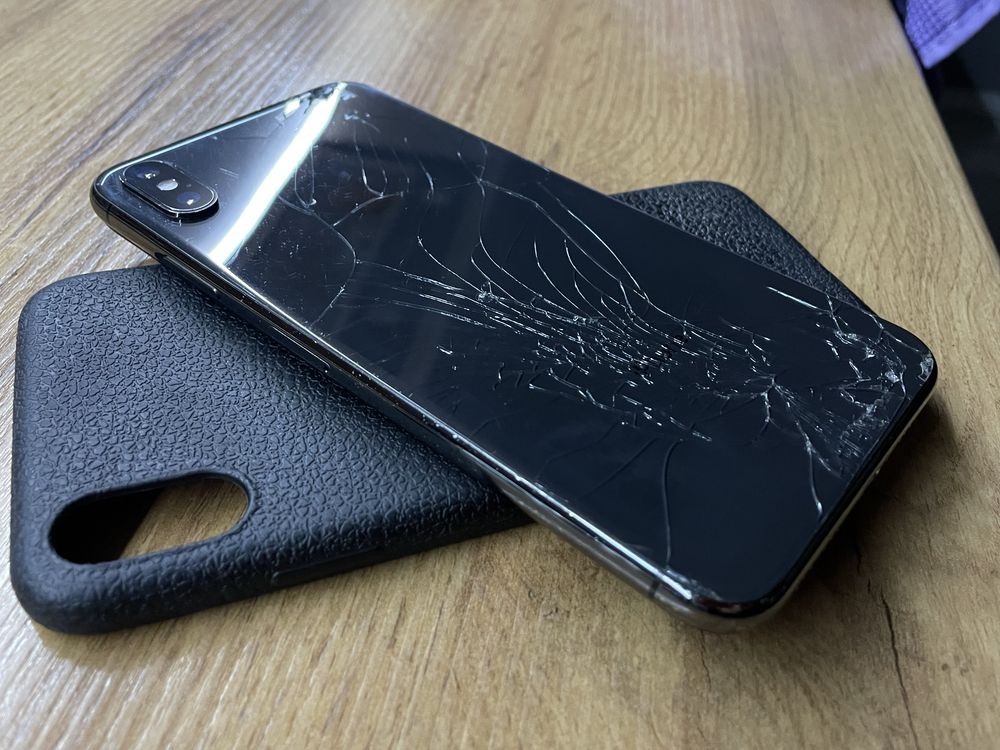 iPhone XS Max (не вмикається)