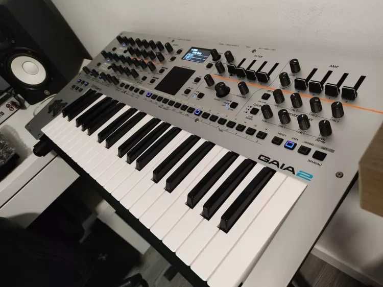 Roland Gaia 2. Syntezator.