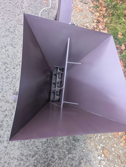 Podajnik do trocin / Materiałów sypkich żmijka