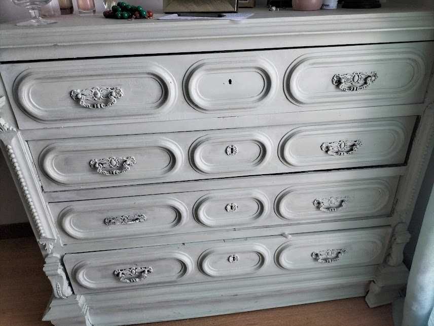 Mobília de quarto com pintura renovada em verde água