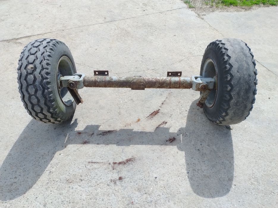 Oś do przyczepy beczki lub rozrzutnika