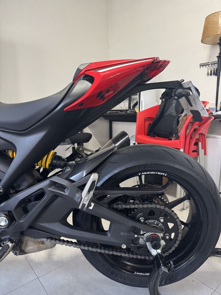 Ducati Monster 937 Full extras
