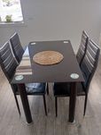 Mesa de Jantar com 4 Cadeiras – Moderna e Compacta
