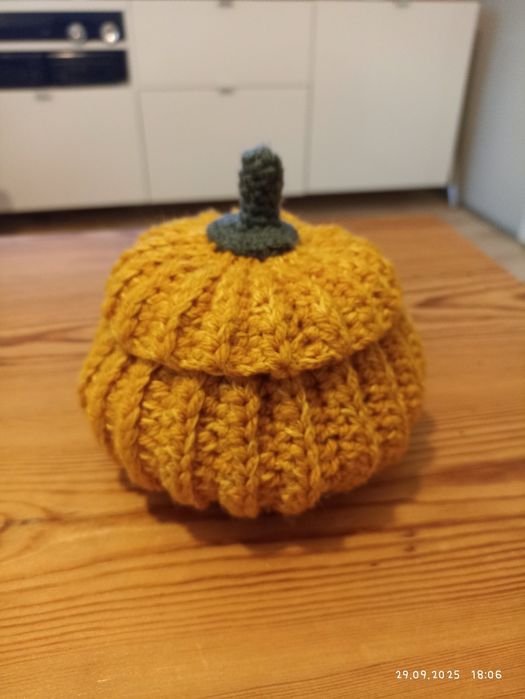 Koszyczek z pokrywą dynia szydełkowa