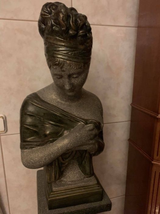 Escultura/Estátua de figura feminina