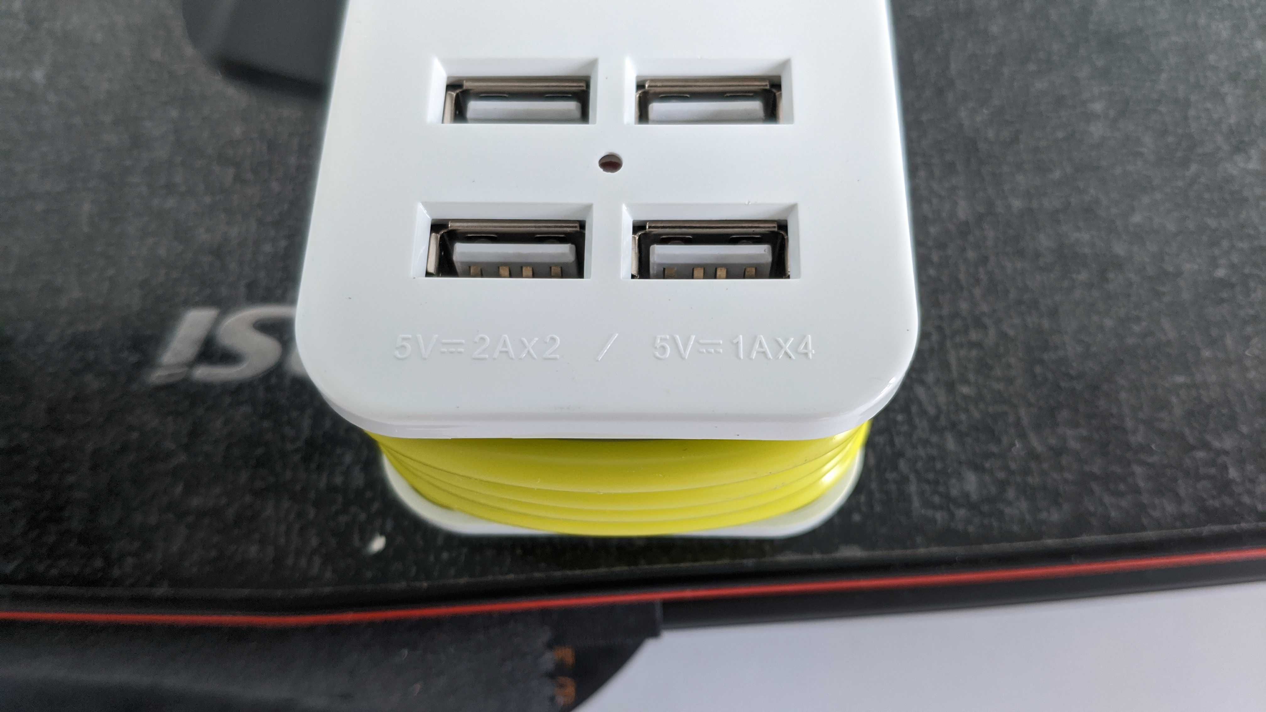 Przedłużacz, listwa zasilająca na 2 gniazda 220V, 4 x USB do podróży