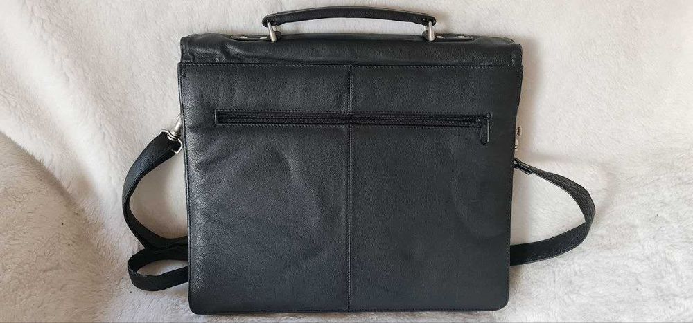 Шкіряний чоловічий портфель.