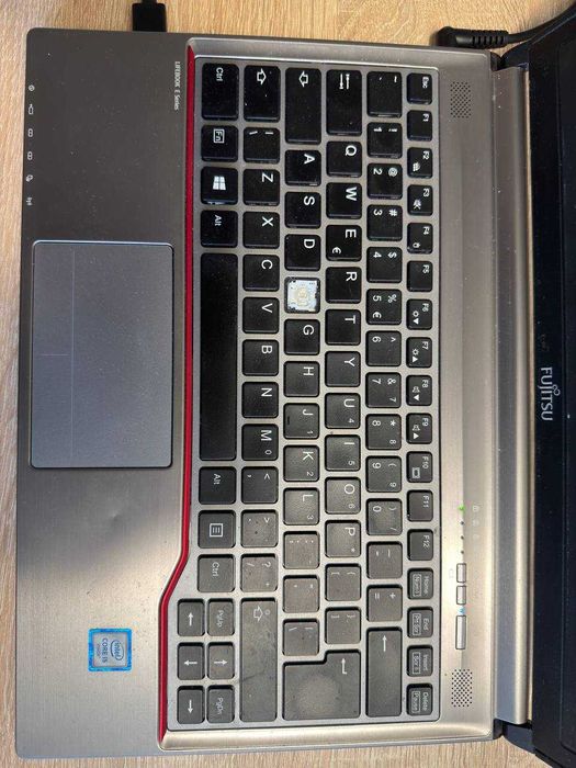 Ноутбук Fujitsu LifeBook E736 | I5-6300U На запчастини або вiдновлення