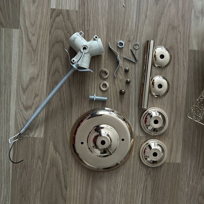 Золотий світильник з камінцями на три лампочки у спальню або вітальню