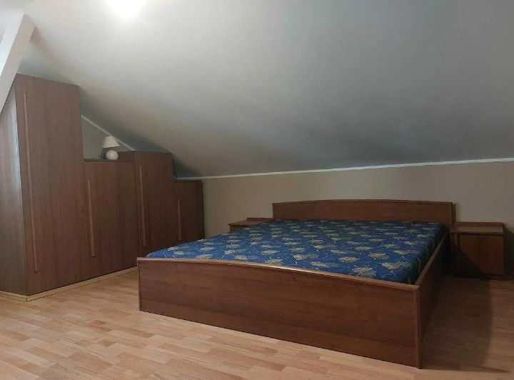 Łóżko z materacem