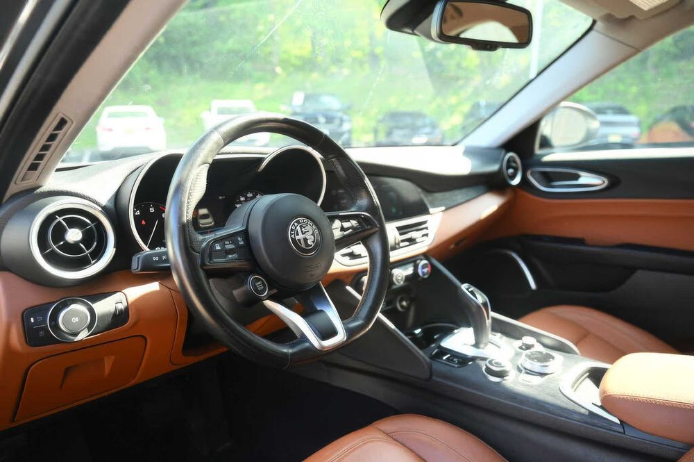 Alfa Romeo Giulia Sprint      2021