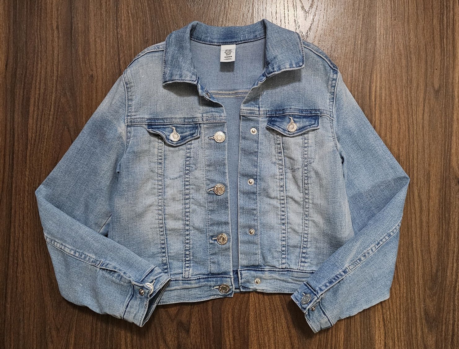 Джинсовый пиджак, ромпер Barbie, футболка Zara, туника