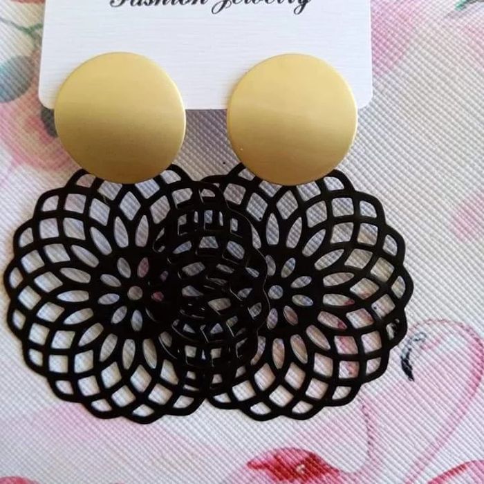 Brincos novos. Super leves. Bijuteria. Ideias para qualquer ocasião...