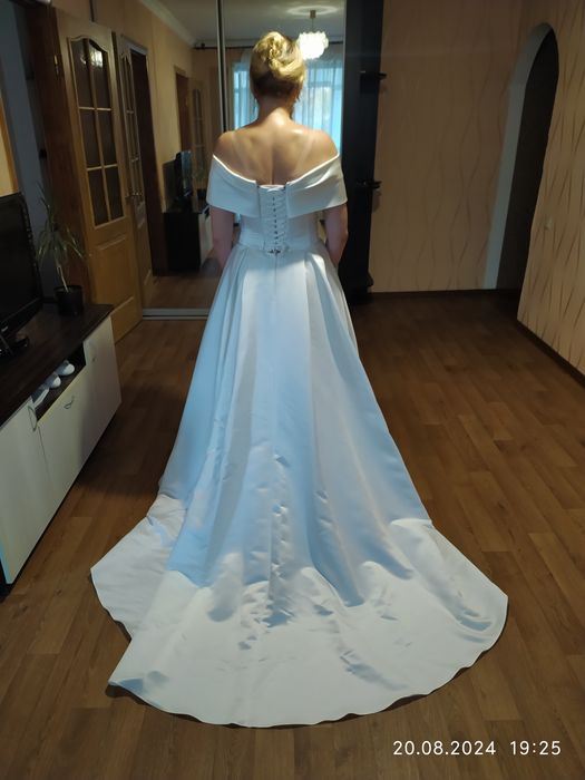 Свадебное платье . Атлас