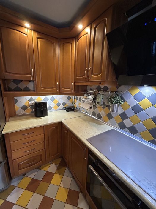 Meble kuchenne ze zmywarka i okapem