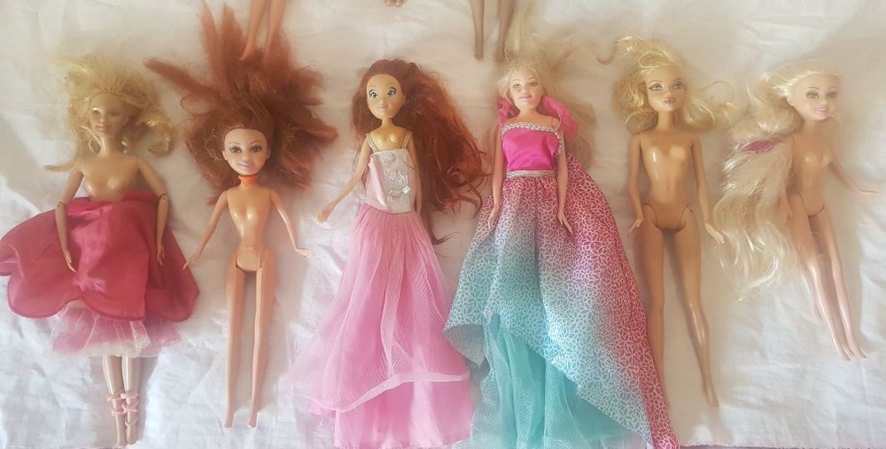 Bonecas várias para desocupar usadas