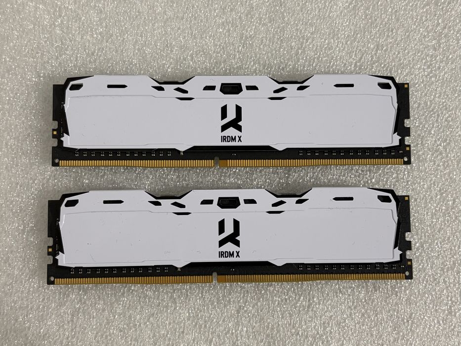 Pamięć GoodRam IRDM X DDR4 16GB 3200MHz CL16 IR-XW3200D464L16SA/16GDC