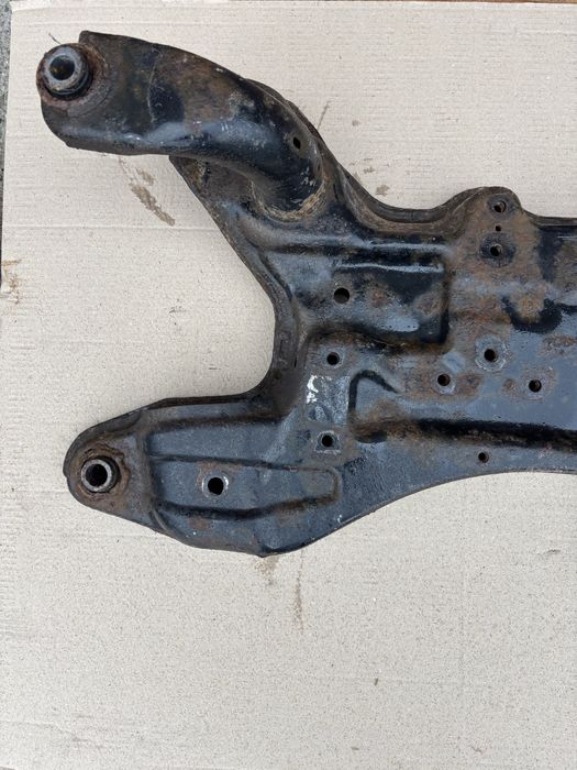 Передня балка Mitsubishi Grandis 2004-2011 роки