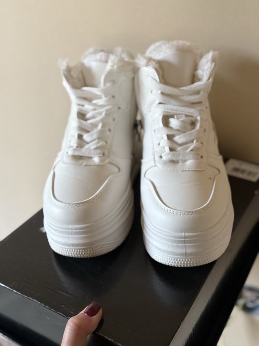 Кросівки зимні жіночі