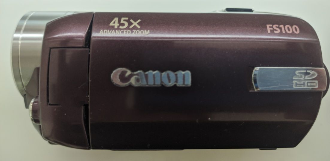 Цифрова відеокамера Canon FS100