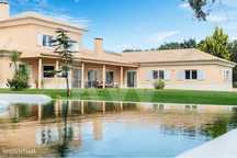 Moradia T5 com Piscina em Condomínio Privado - Golf Montado