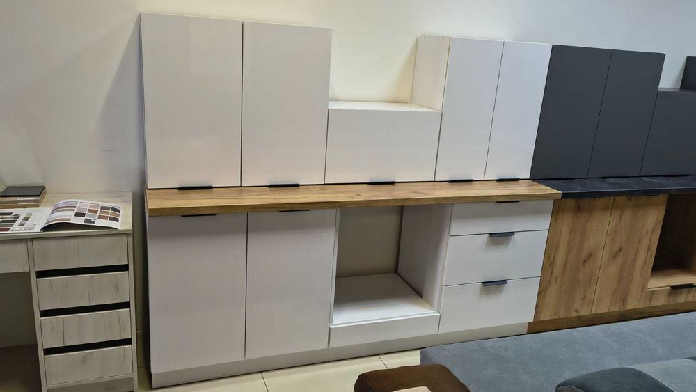 кухня кухонний гарнітур обідній стіл розкладний стільці комоди