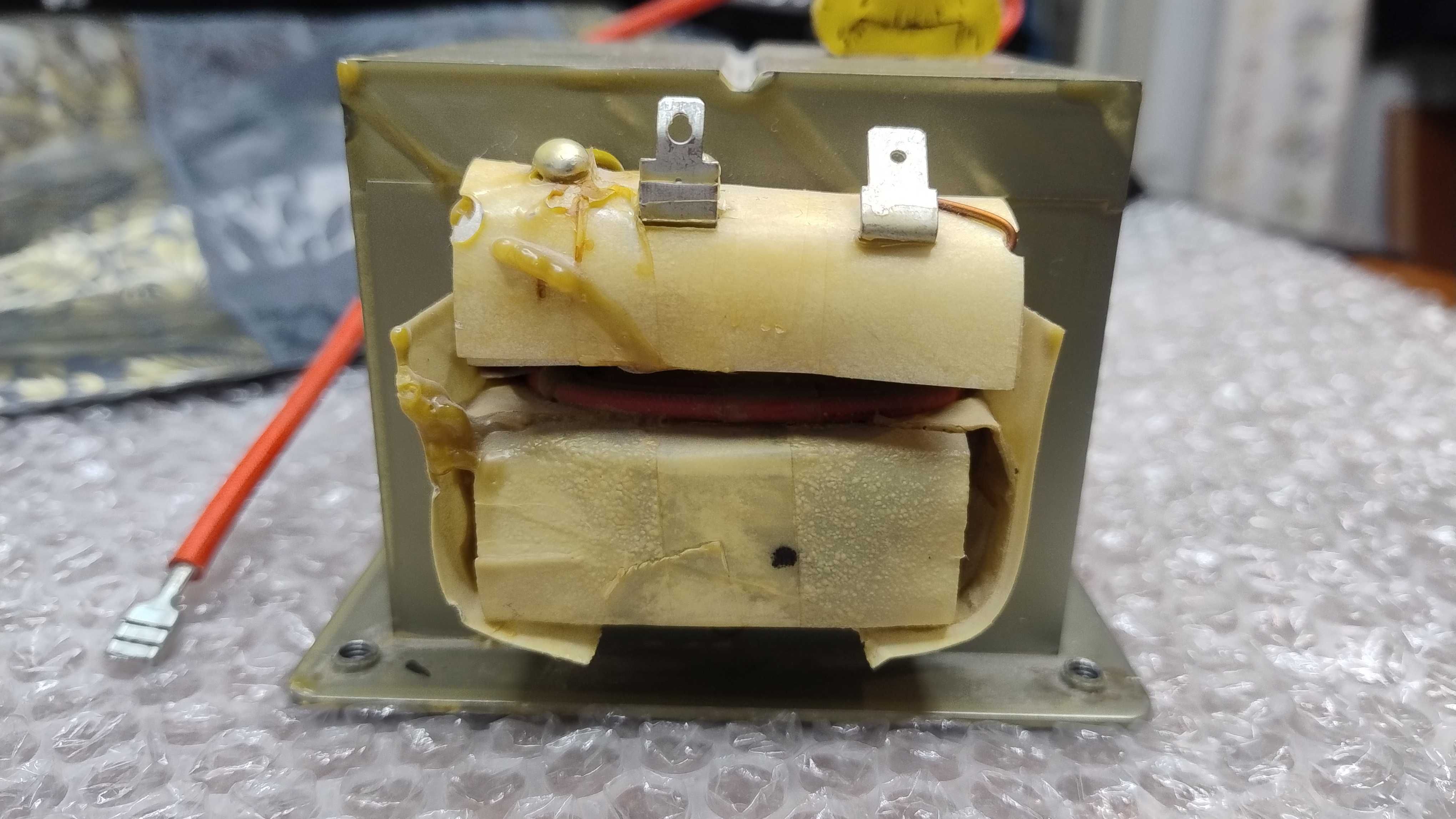 Високовольтний трансформатор від мікровки на 1000w