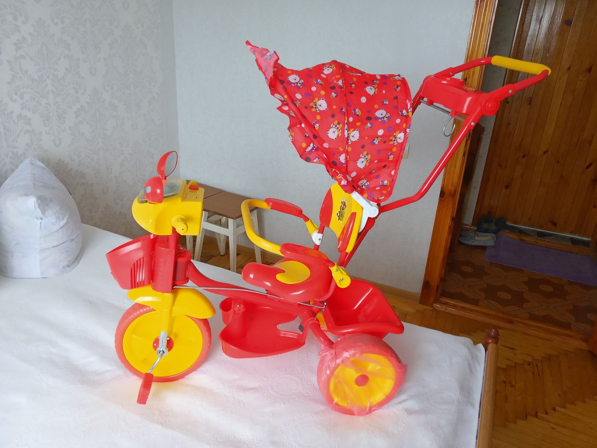 Продається дитячий триколісний велосипед.в ідеальному  стані