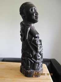 "Macierzyństwo" rzeźba z hebanu Afryka, poł. XX w