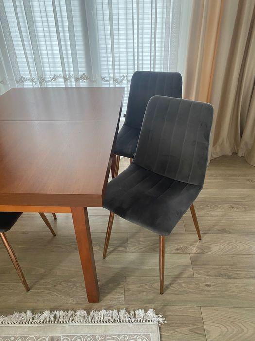 Stół rozkładany z 4 krzesłami